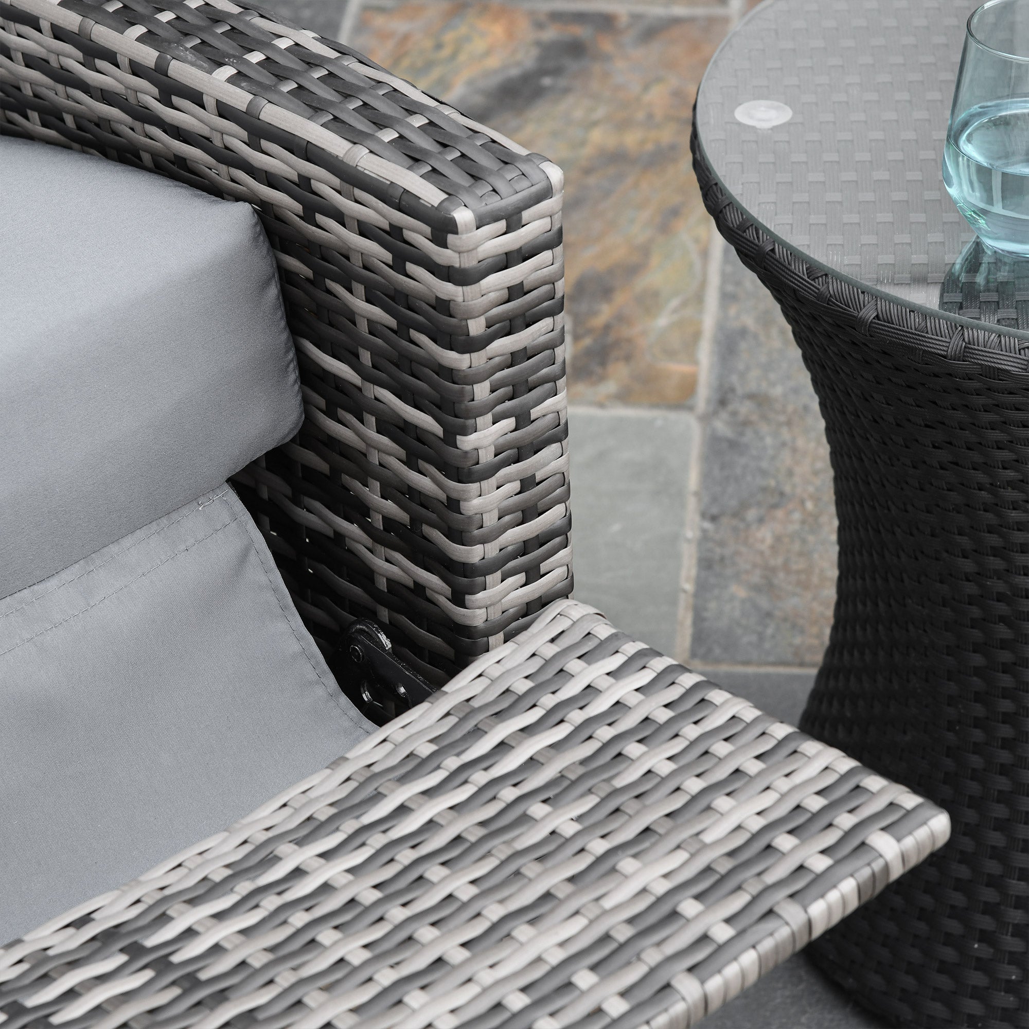 Outdoor Wicker Swivel Recliner Chair, Reclining Backrest, Lifting Footrest, 360° Rotating Basic, Water Resistant Cushions for Patio